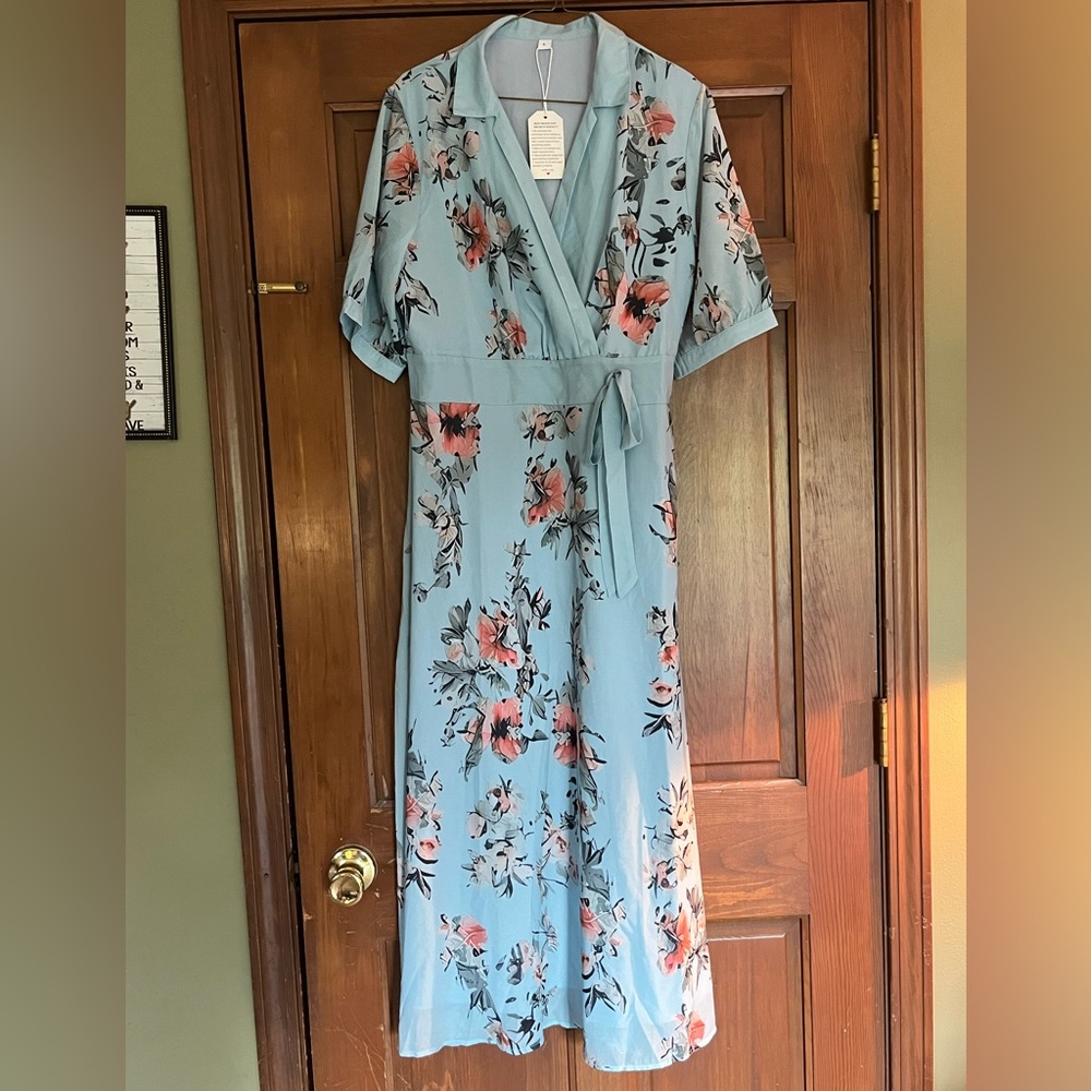 New size Large blue floral dress. Side zipper. Lined dress perfect for a wedding